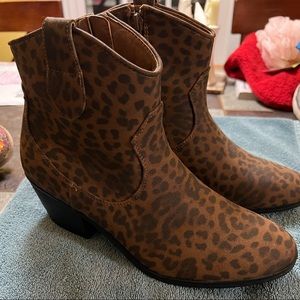 Women’s Size 9
Dressy Cowboy Boot Style- Leopard
Never Worn. 
True Craft Brand